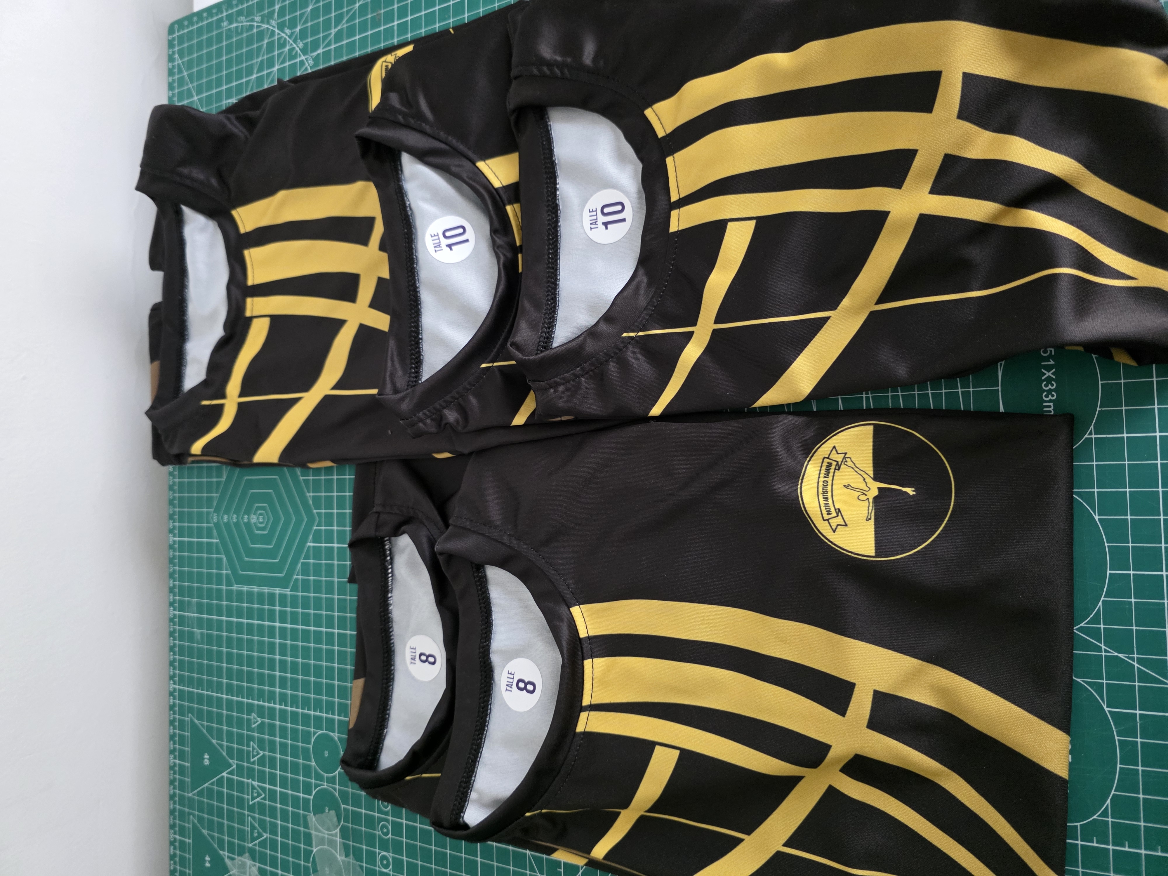 Camiseta y musculosa deportiva